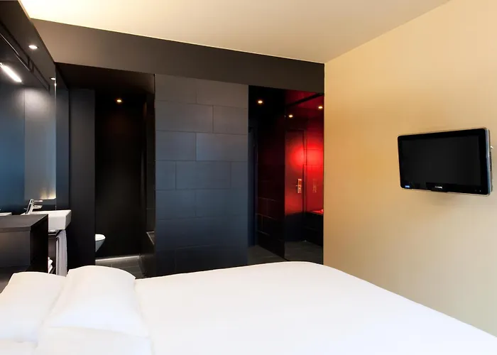 Axel - Adults Only 4*